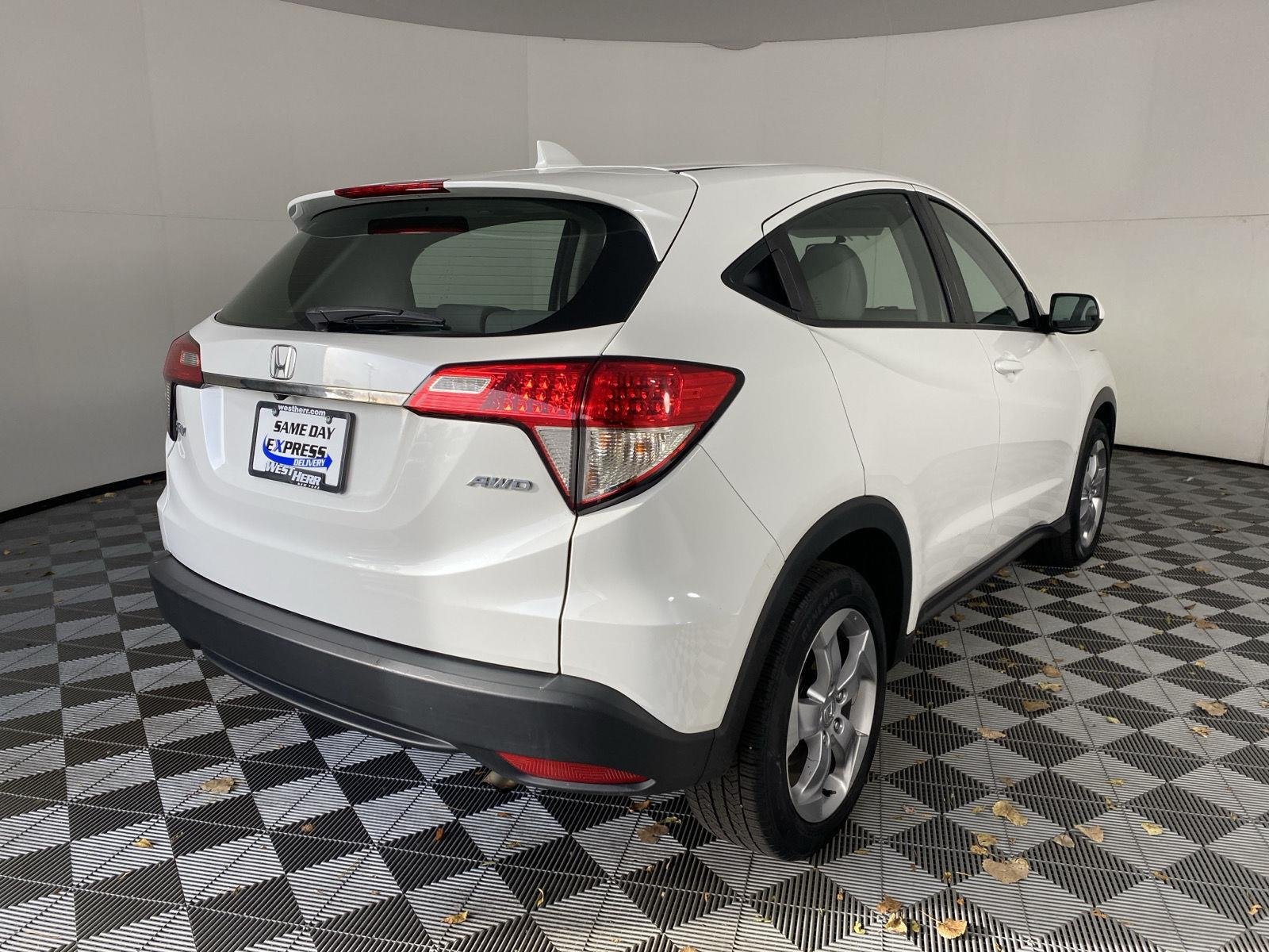 Used 2019 Platinum White Pearl Honda LX image 8