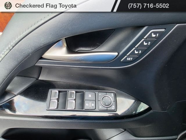Used 2018 Nebula Gray Pearl Lexus 570 image 21