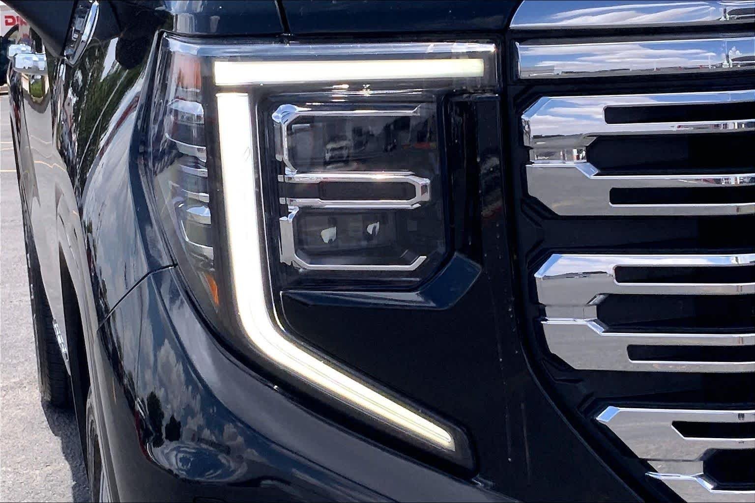 Used 2023 Onyx Black GMC Denali image 28