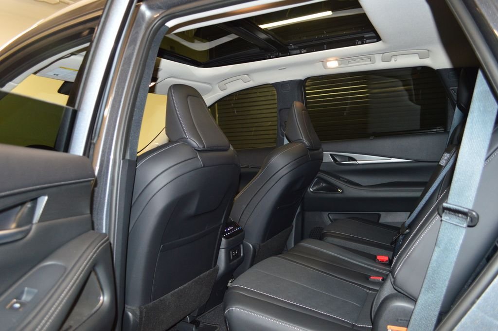 Used 2026 Graphite Shadow INFINITI LUXE image 36