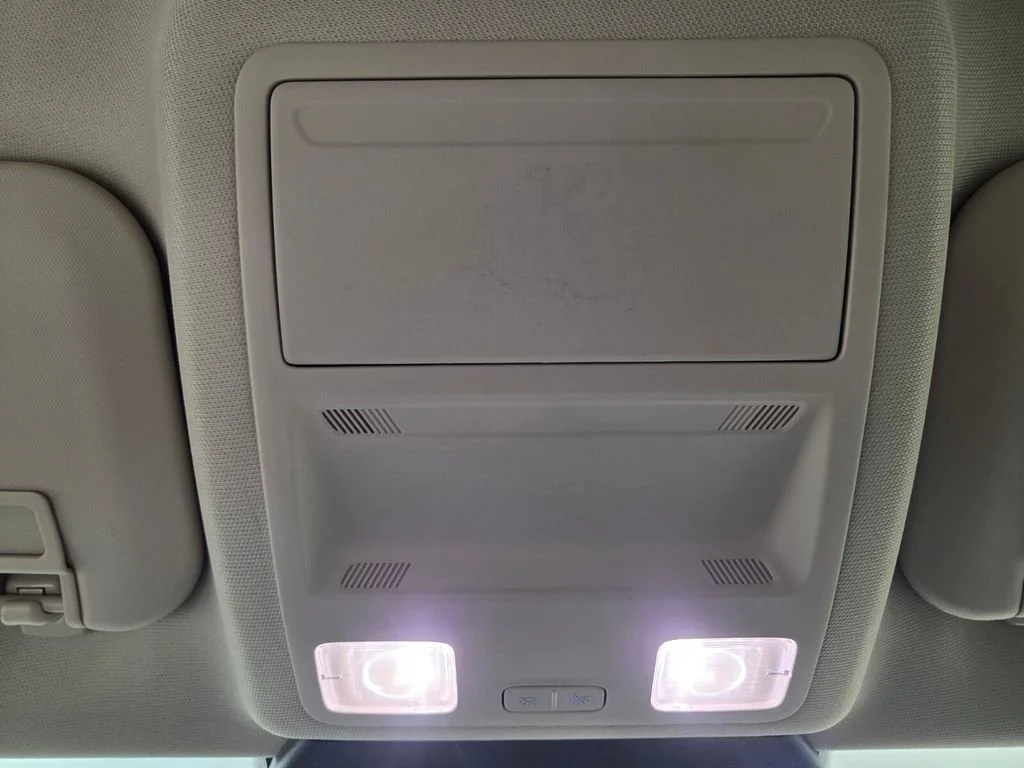 Used 2020 White Metallic Ford SEL image 14