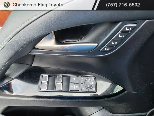Used 2018 Nebula Gray Pearl Lexus 570 image 21