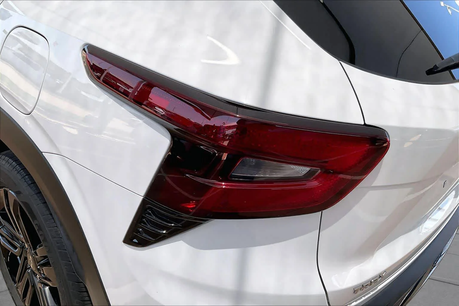 Used 2025 Summit White Chevrolet ACTIV image 27