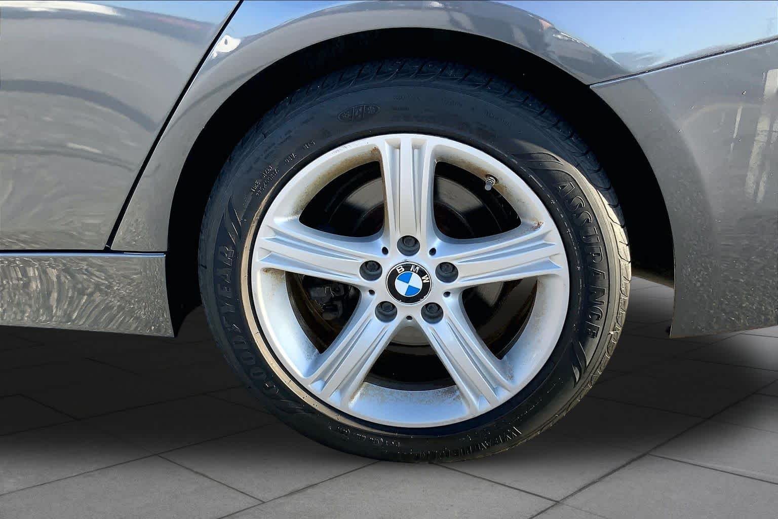 Used 2015 Black Sapphire Metallic BMW 320i image 11
