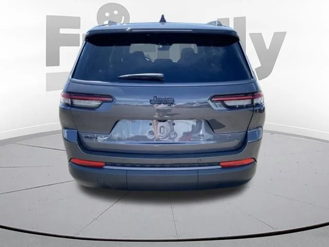 New 2026 Baltic Gray Metallic Clear-Coat Exterior Paint Jeep Altitude image 4