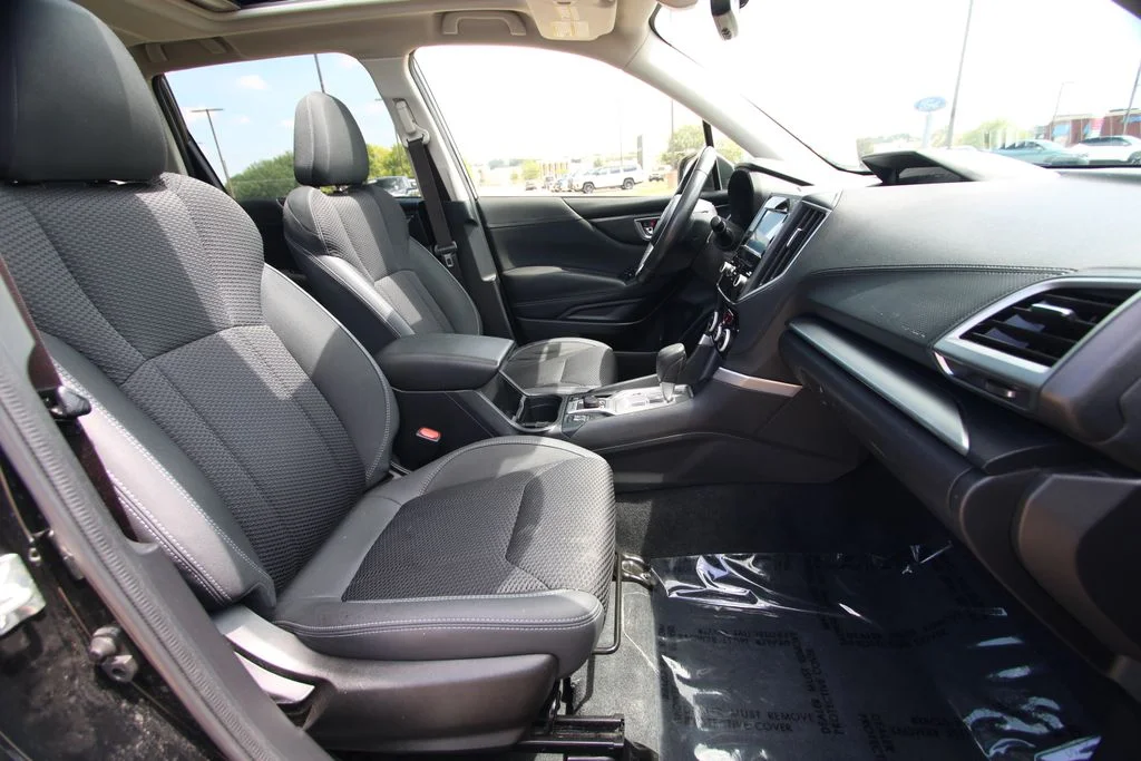 Used 2021  Subaru Premium image 8