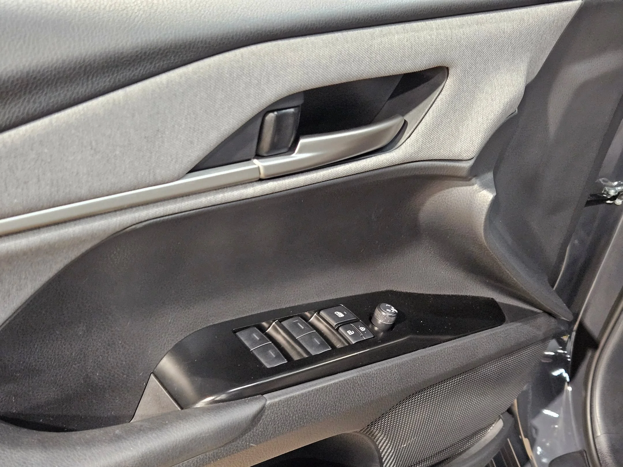 Used 2025 Underground Toyota LE image 21