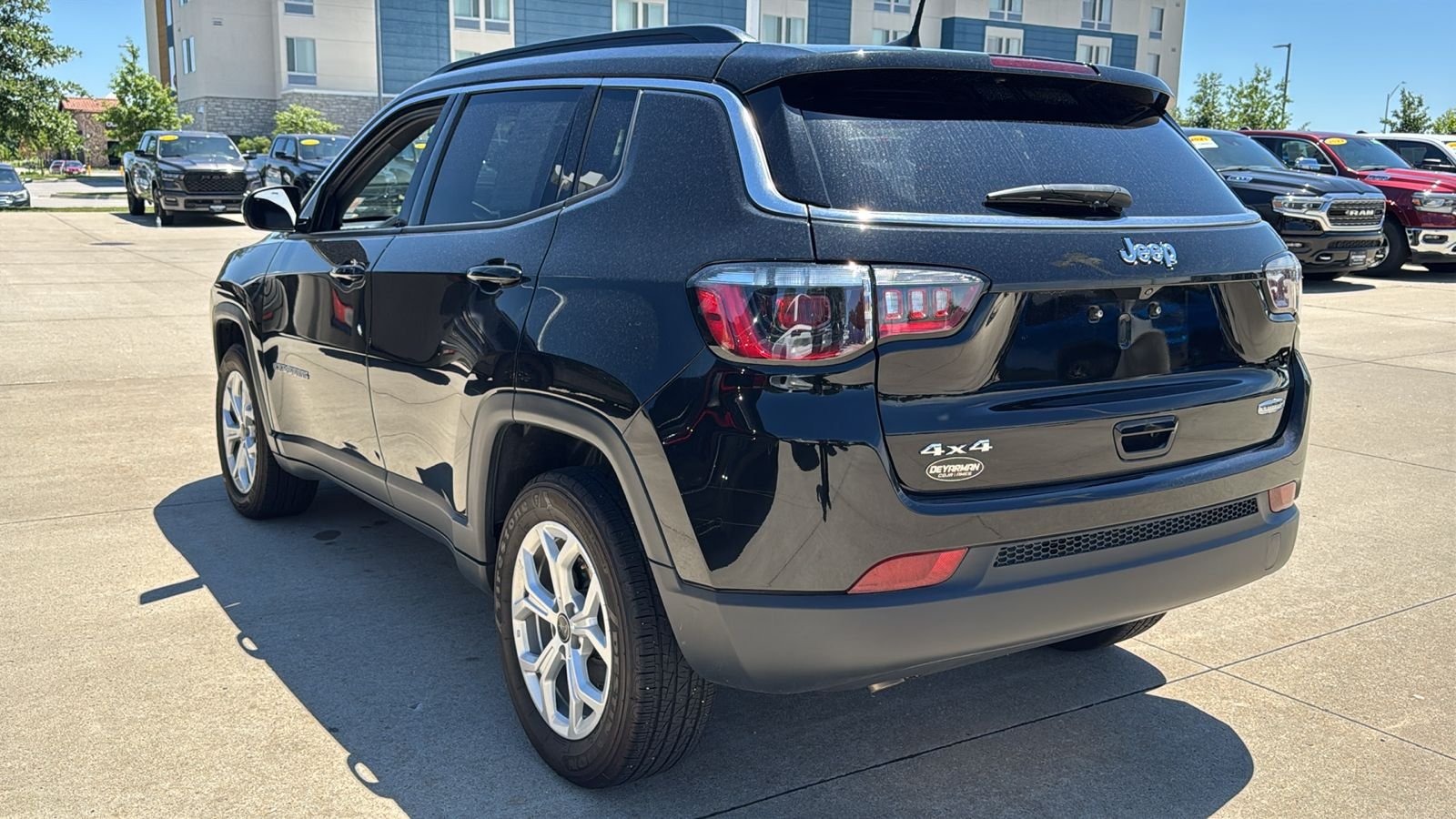 Used 2025 Black Jeep Latitude image 9