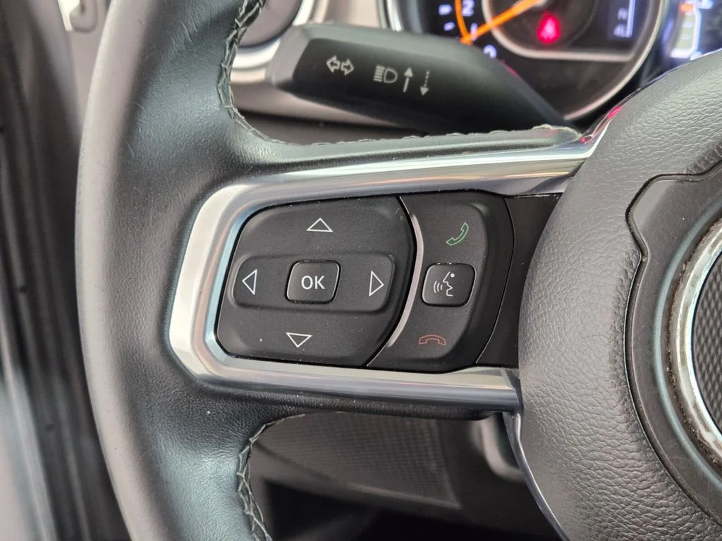Used 2021 Silver Jeep Unlimited Sahara image 28