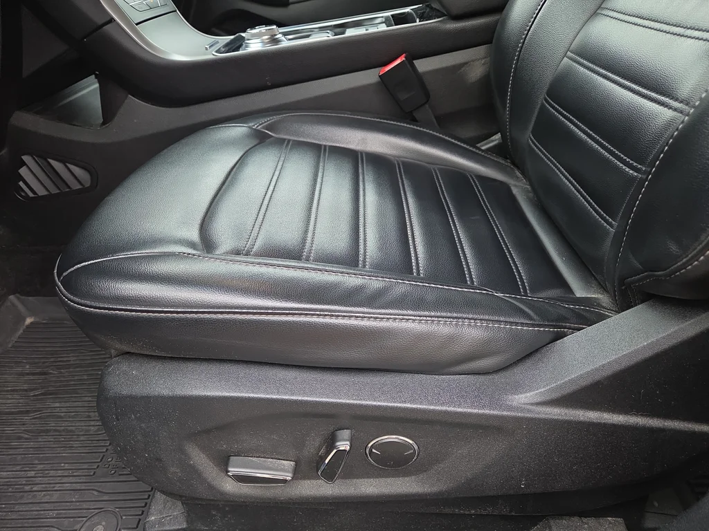 Used 2019 Blue Ford SEL image 16