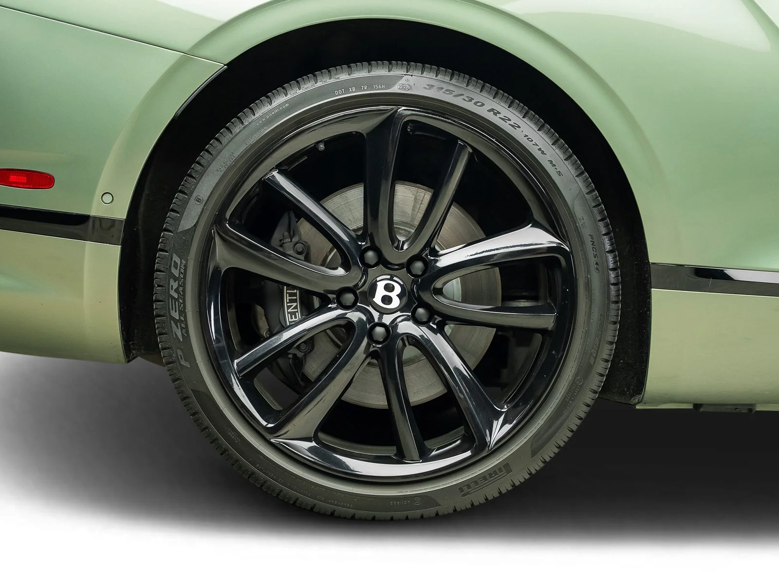 Used 2021 Green Bentley V8 image 32