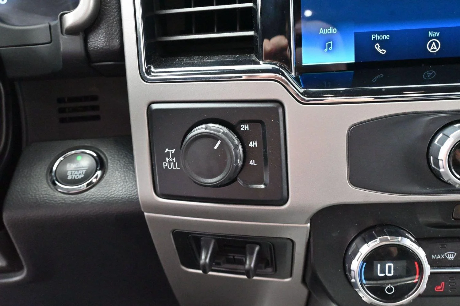 Used 2022 Star White Metallic Tri-Coat Ford LARIAT image 22