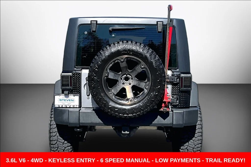 Used 2017 Silver Jeep Unlimited Sport image 5