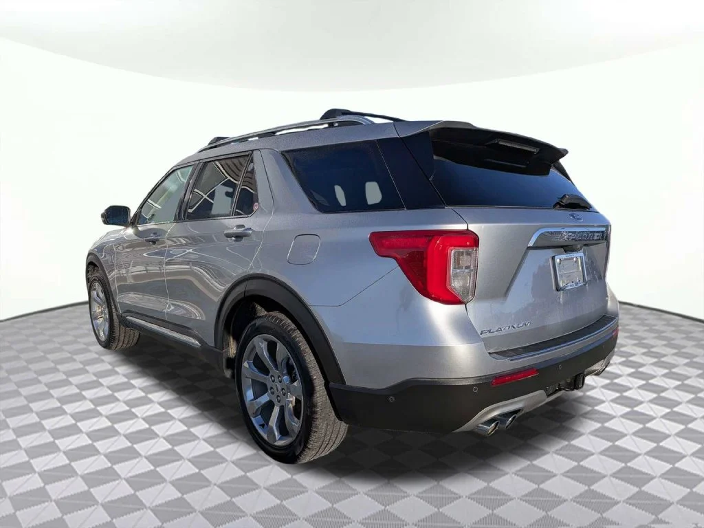 Used 2020 Silver Metallic Ford Platinum image 3