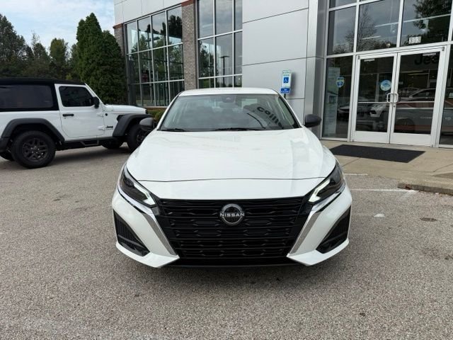 Used 2025 White Nissan 2.5 SV image 10