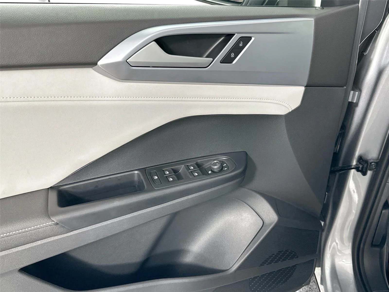 2025 Volkswagen Taos SE - Photo 15