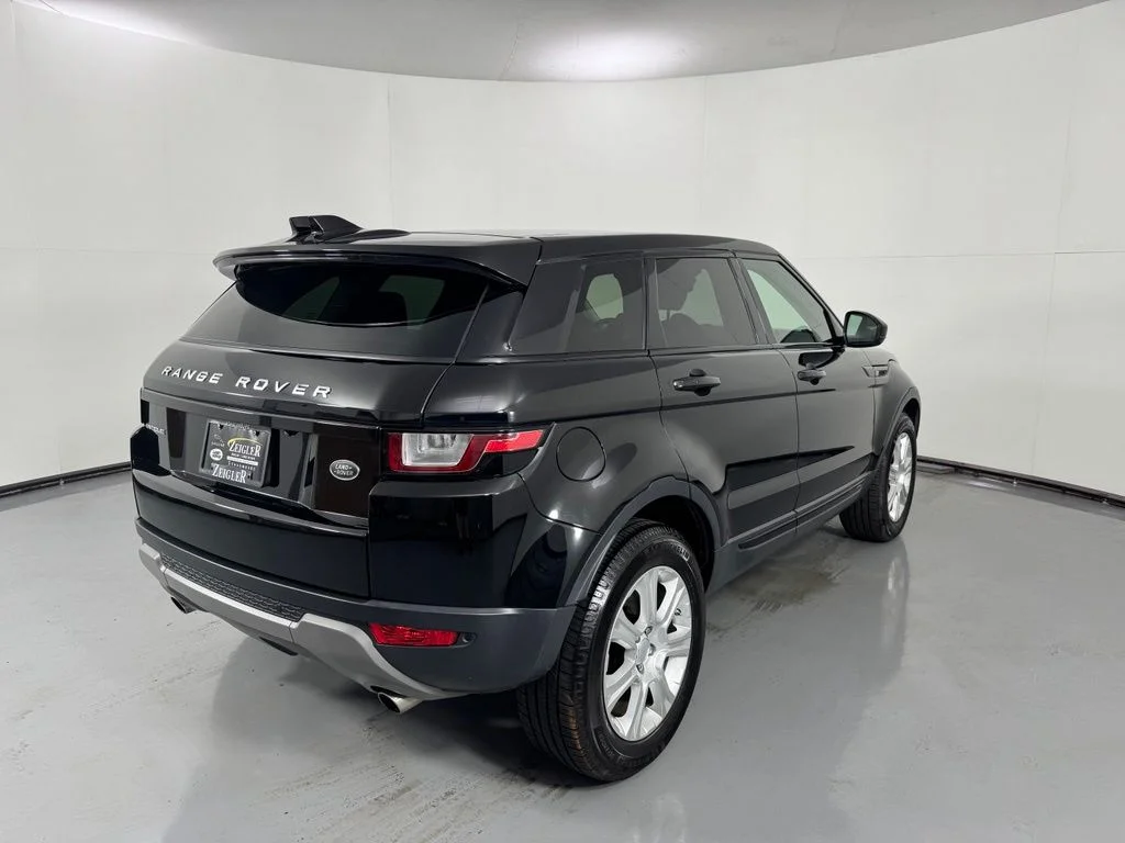 Used 2019 Narvik Black Land Rover SE image 5