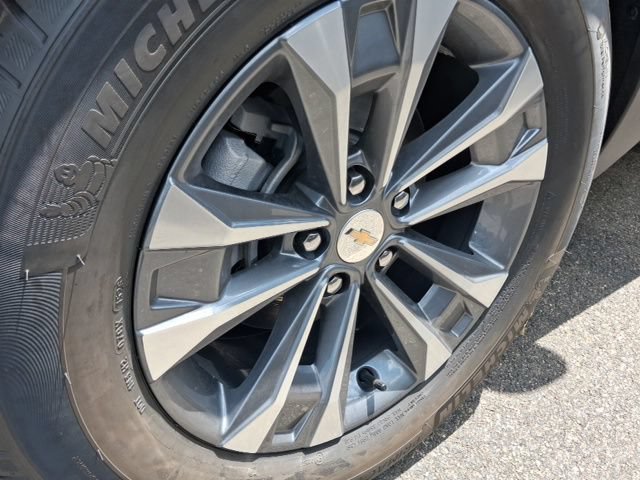 New 2026 Summit White Chevrolet LT image 4
