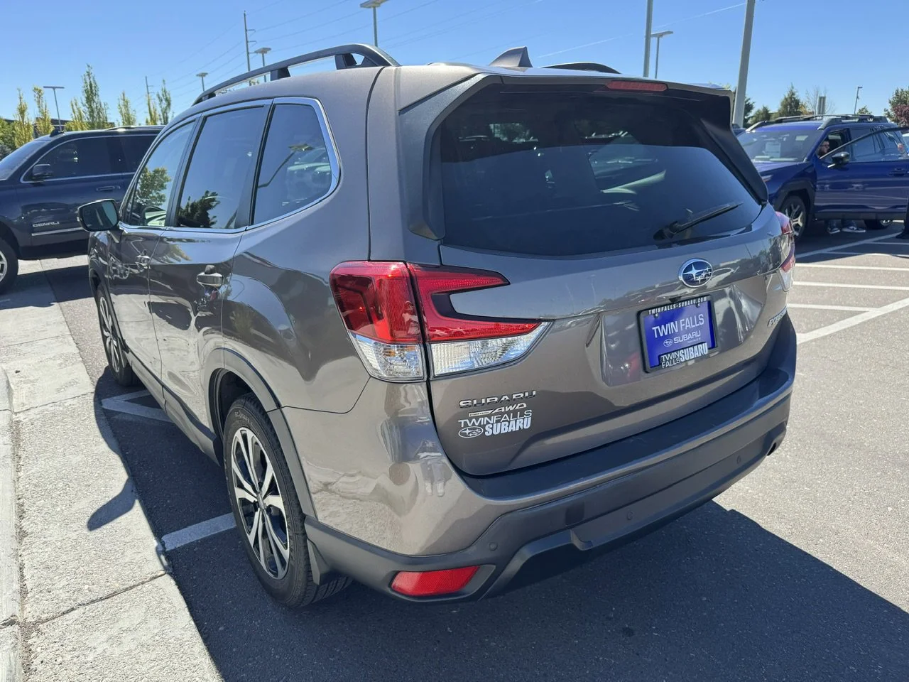 Used 2023 Brilliant Bronze Metallic Subaru Limited image 5