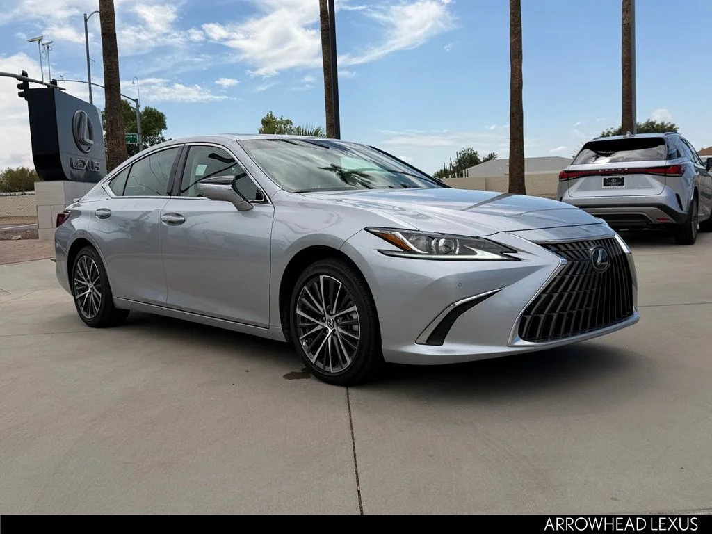 Used 2025 Silver Lexus 300h image 8