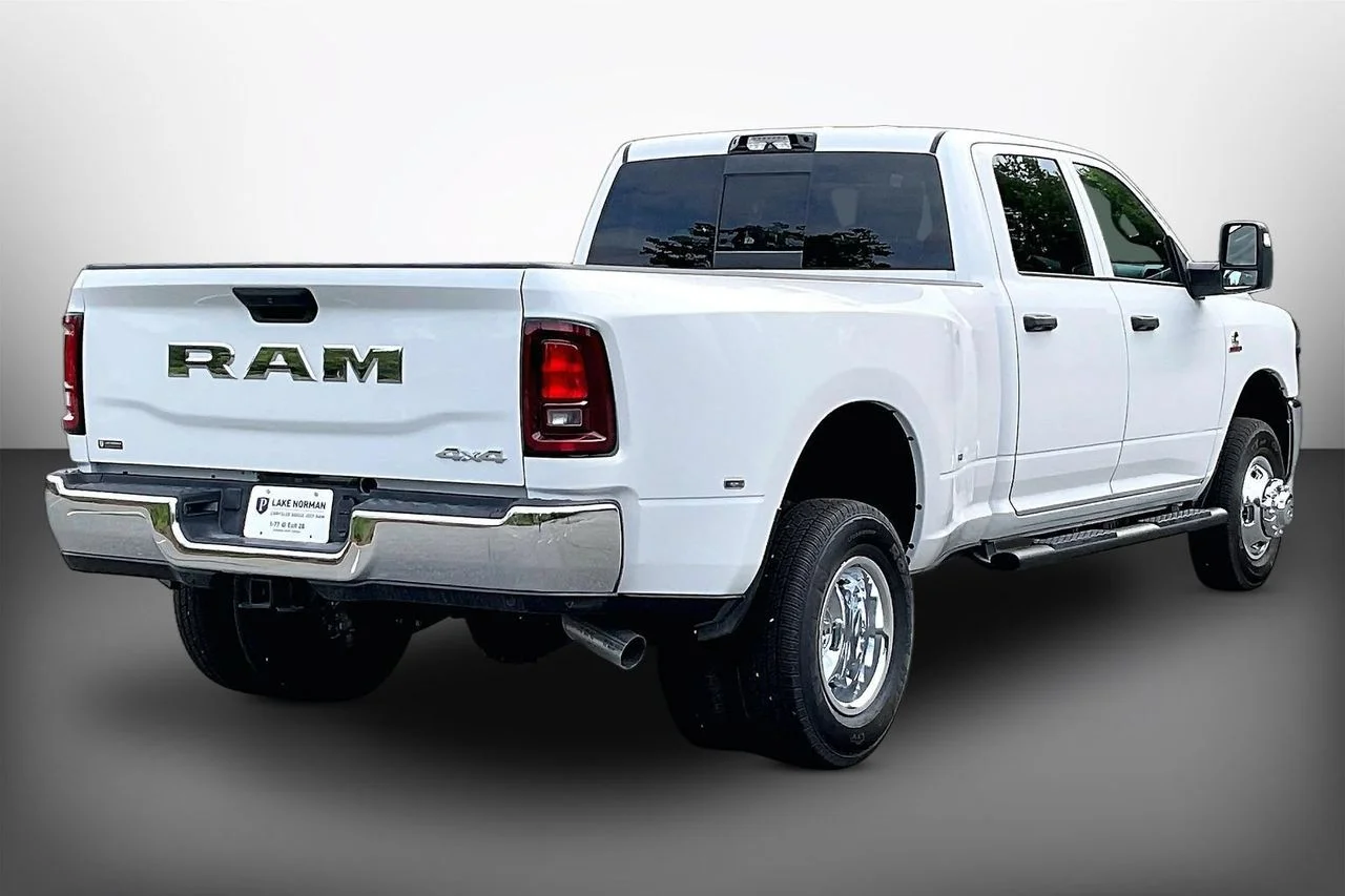 New 2026 Bright White Clear-Coat Exterior Paint RAM Tradesman image 8
