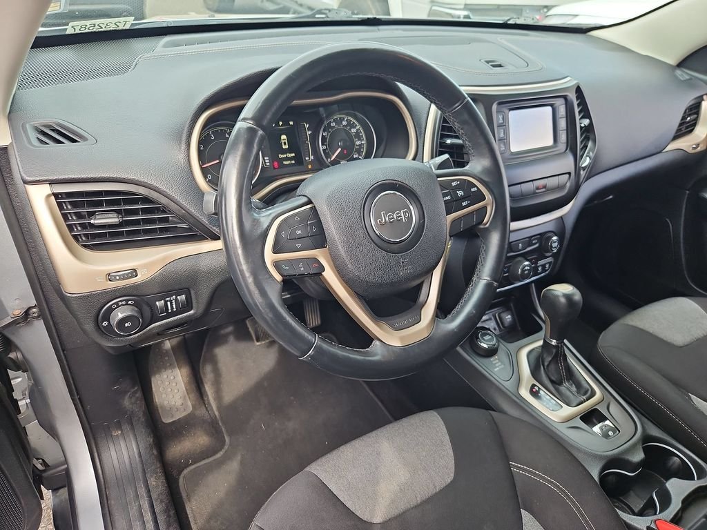 Used 2014 Billet Silver Metallic Jeep Latitude image 13