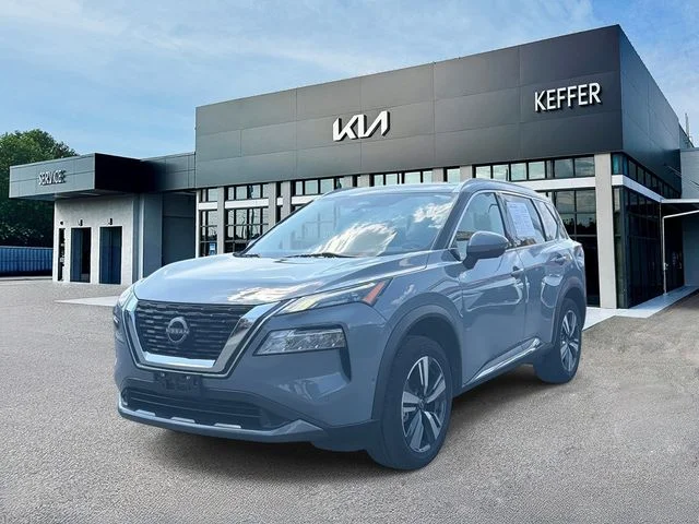 Used 2023 Gray Nissan SL image 4