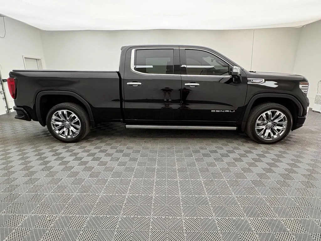 Used 2024 Onyx Black GMC Denali image 9