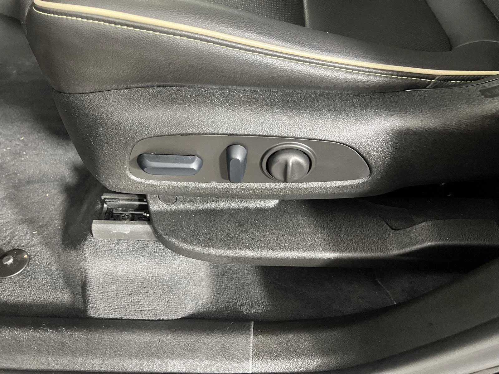 Used 2023 MOSAIC BLACK METALLIC Chevrolet Premier image 22