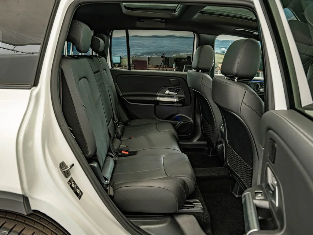 New 2026 Polar White Mercedes-Benz GLB 250 image 32
