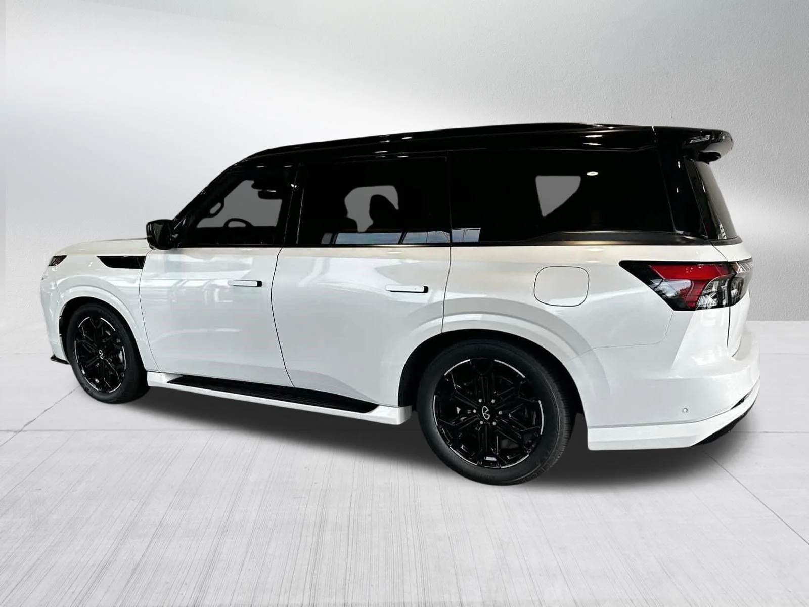 New 2027 2T RADIANT WHIT INFINITI Sport 4WD image 3