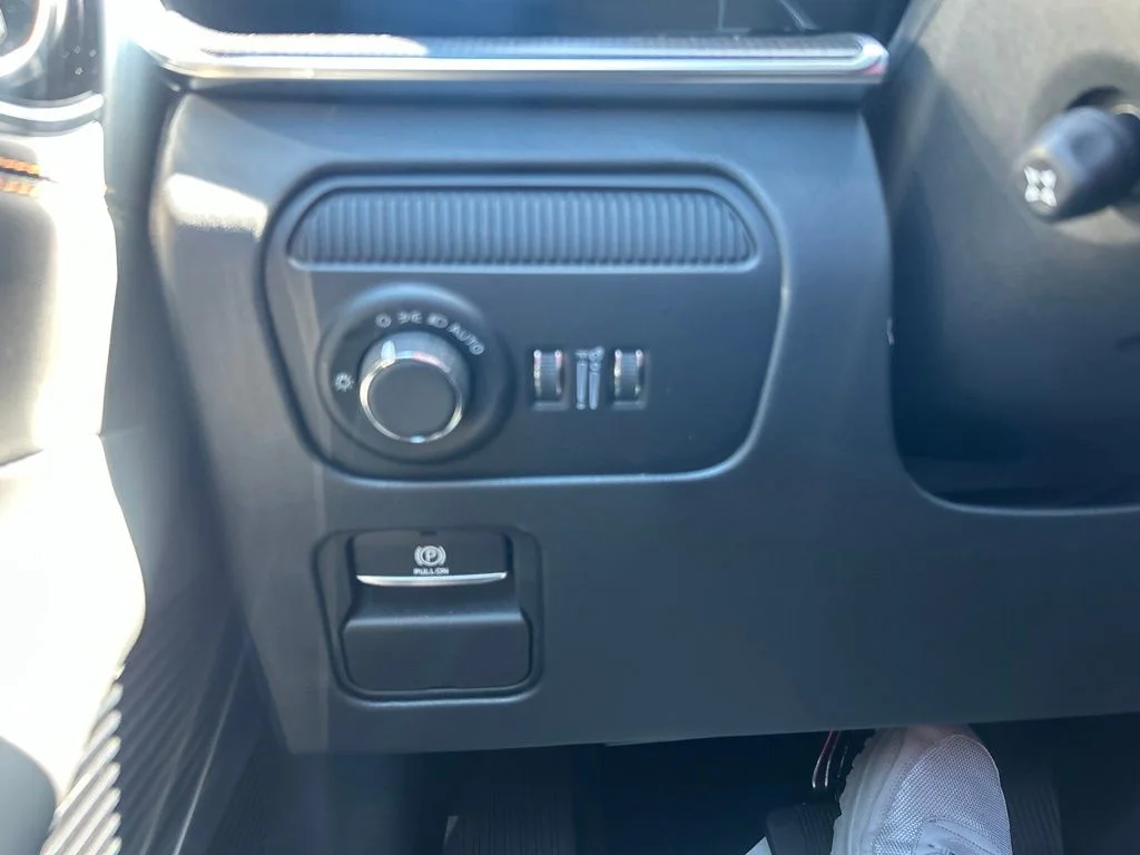 New 2026 High Gloss Black Exterior Paint Jeep Summit Reserve image 19