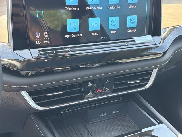 New 2026 White/off-white Volkswagen 2.0T SE w/Technology image 21