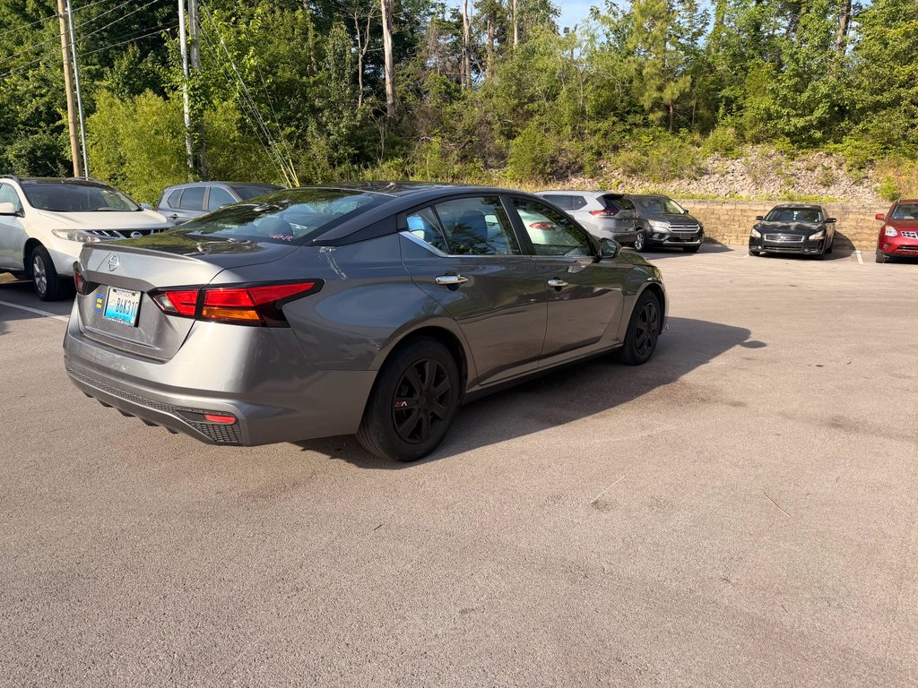 Used 2022 Gun Metallic Nissan 2.5 S image 4