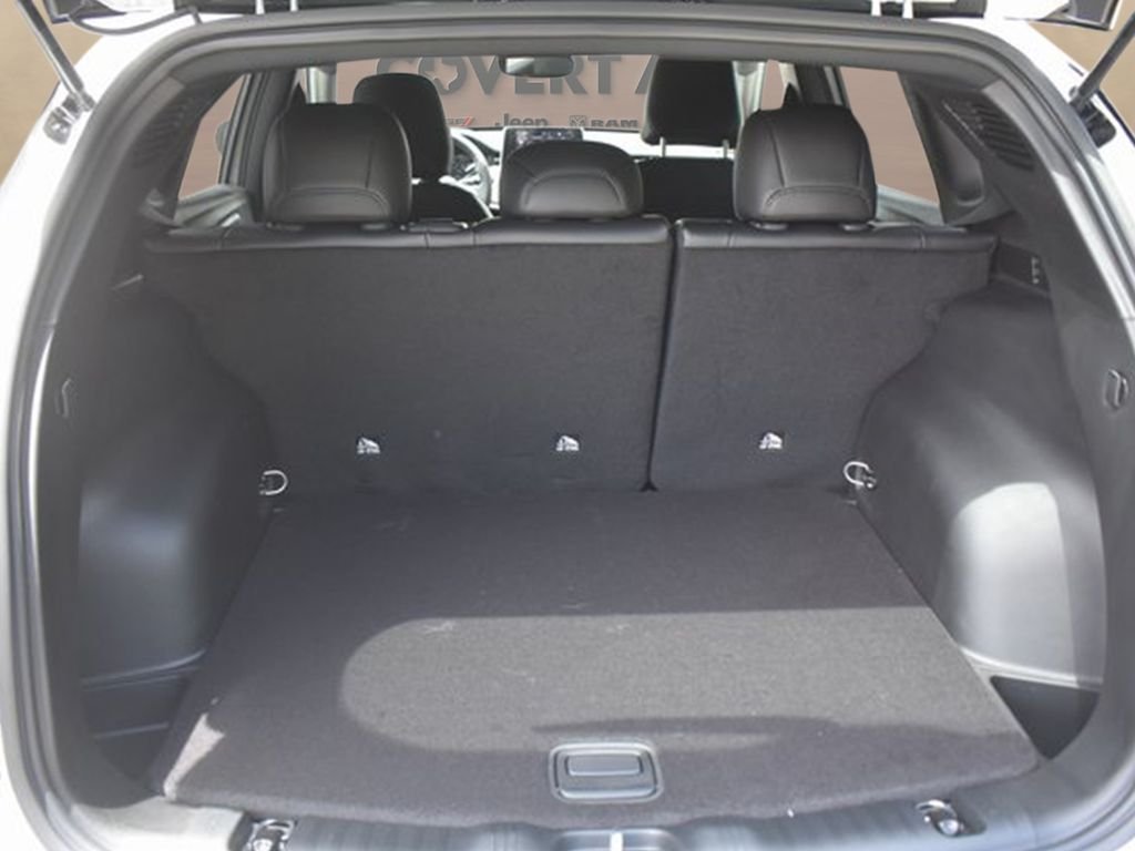 Used 2025 White Jeep Latitude image 16
