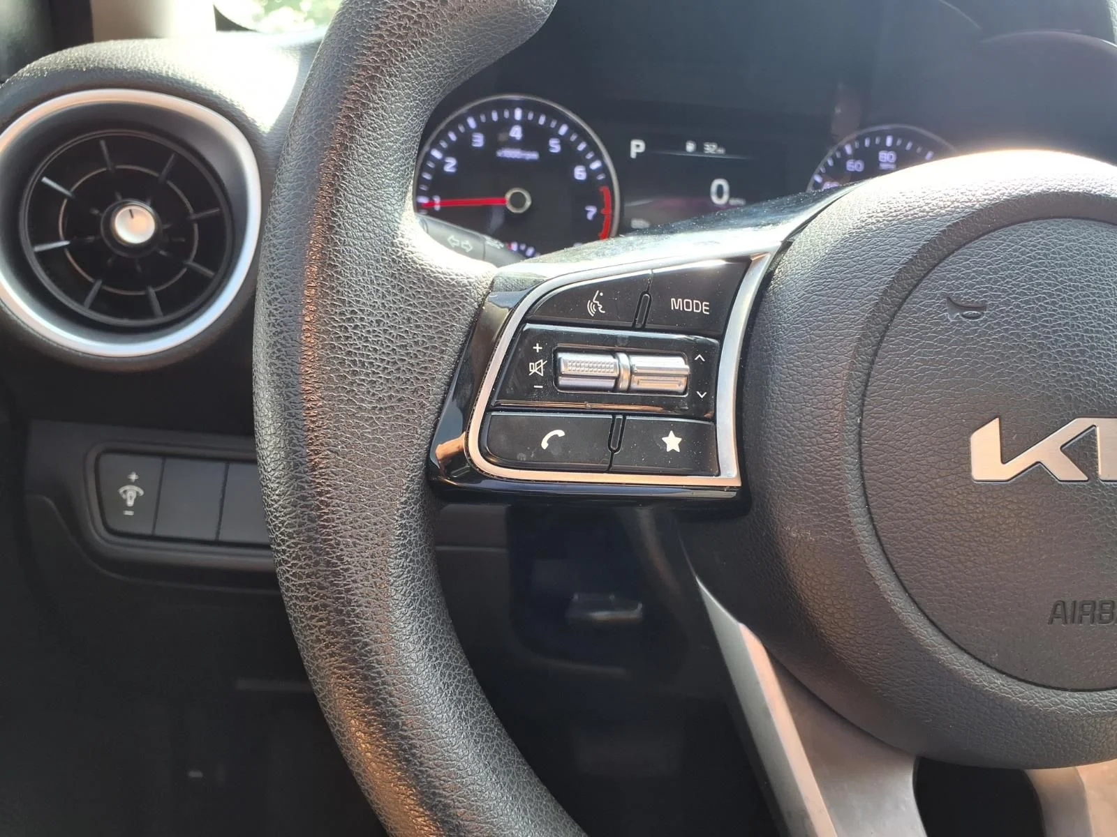 Used 2023 Black Kia LXS image 16