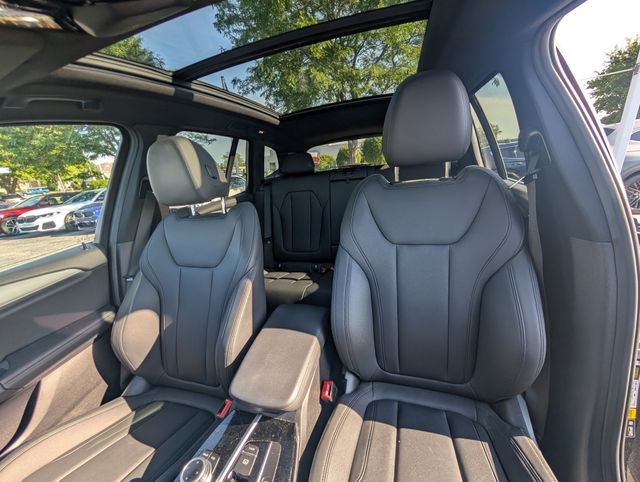 Used 2021 Black Sapphire Metallic BMW xDrive30i image 13