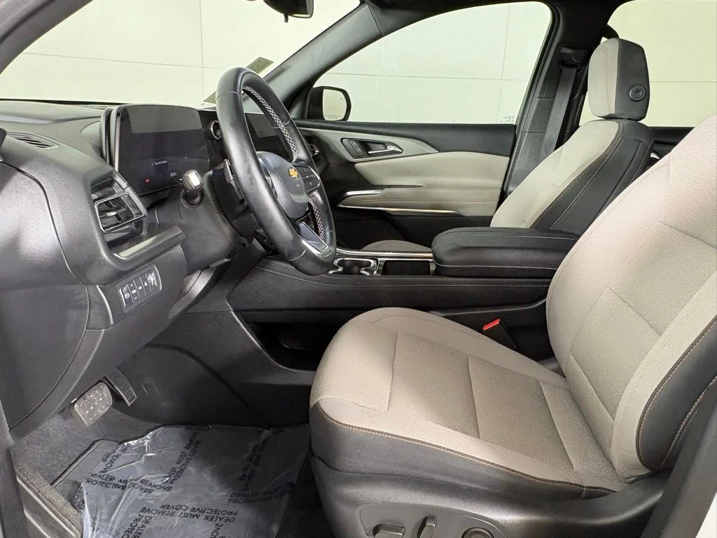 Used 2025 White Chevrolet LT image 20