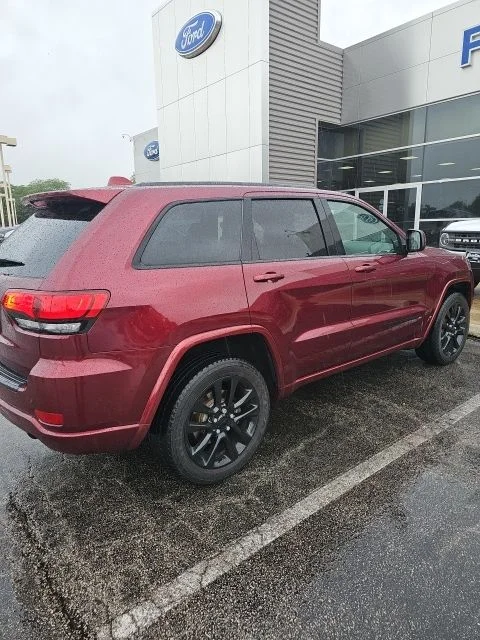 Used 2018 Velvet Red Pearlcoat Jeep Altitude image 3