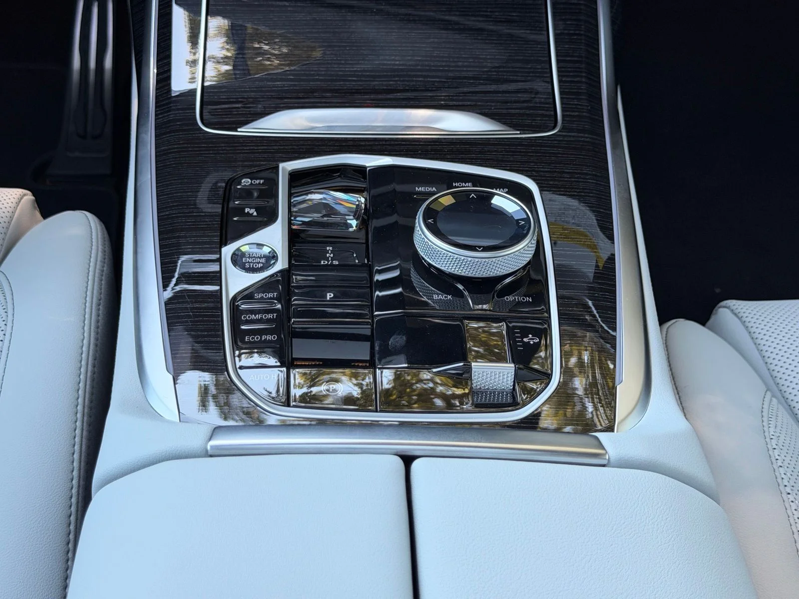 New 2027 Mineral White Metallic BMW xDrive40i image 17