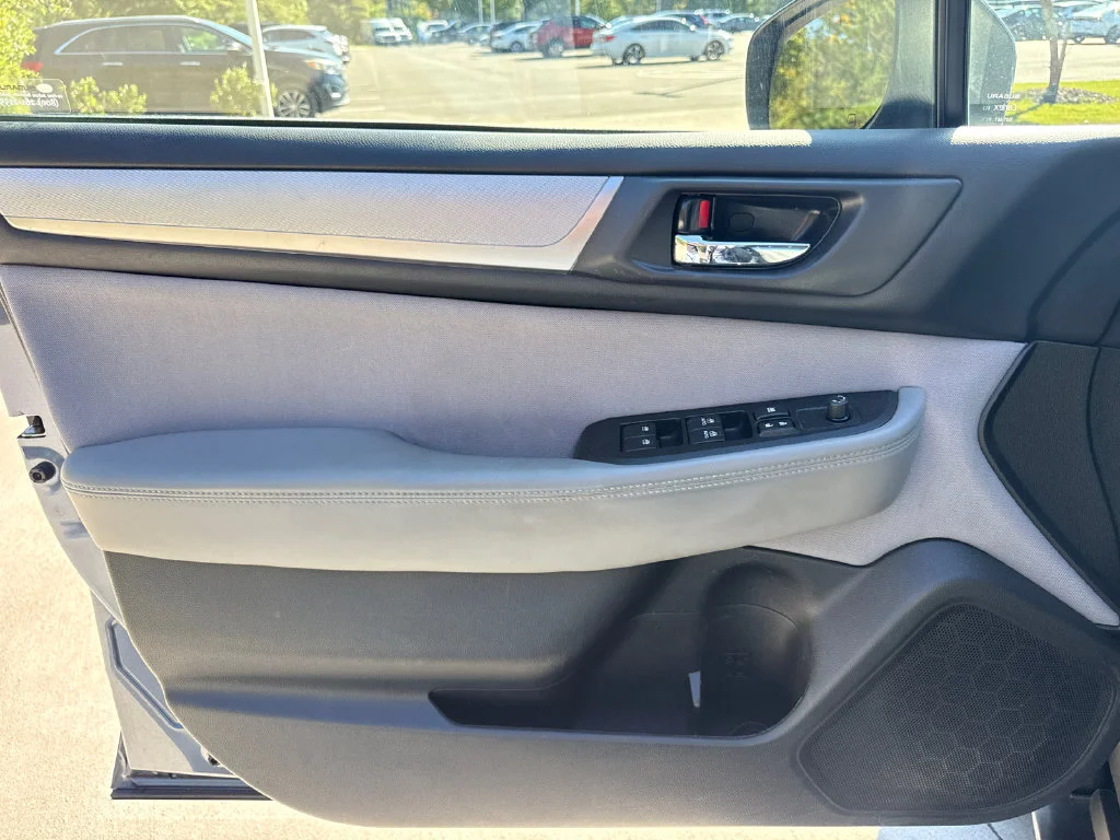 Used 2018 Twilight Blue Metallic Subaru 2.5i Premium image 13