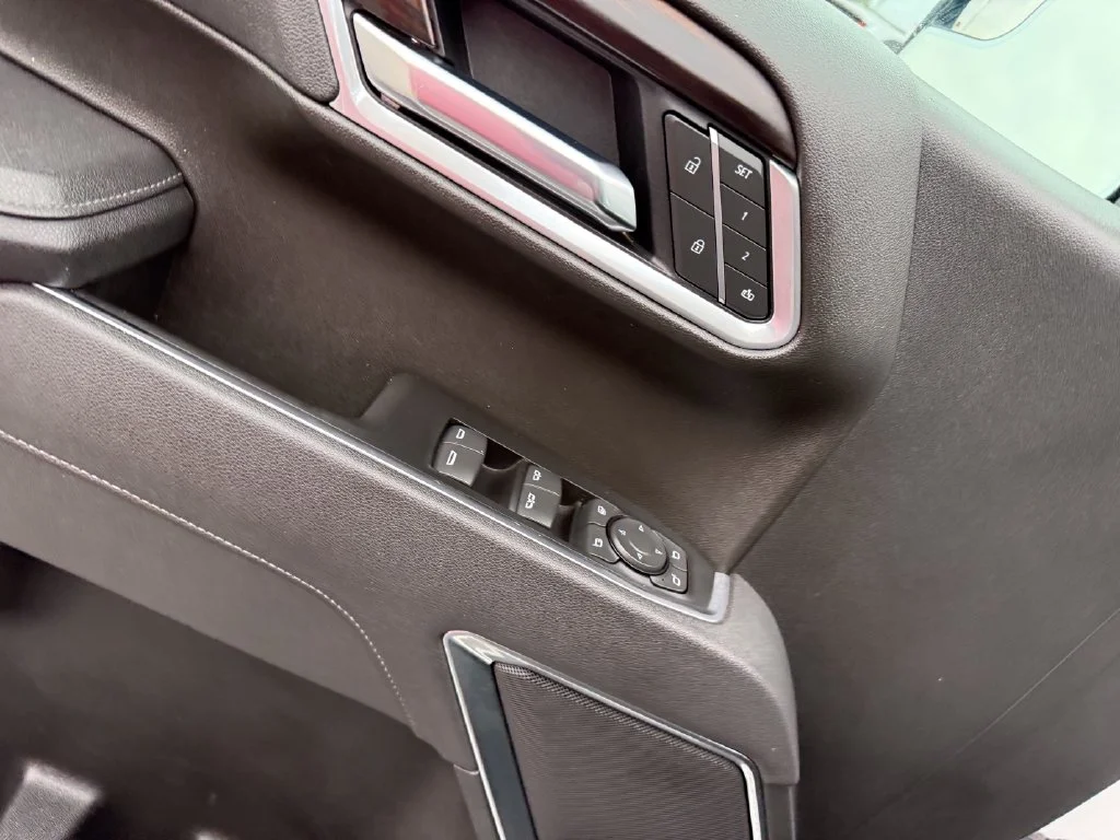 Used 2025 White GMC SLT image 6
