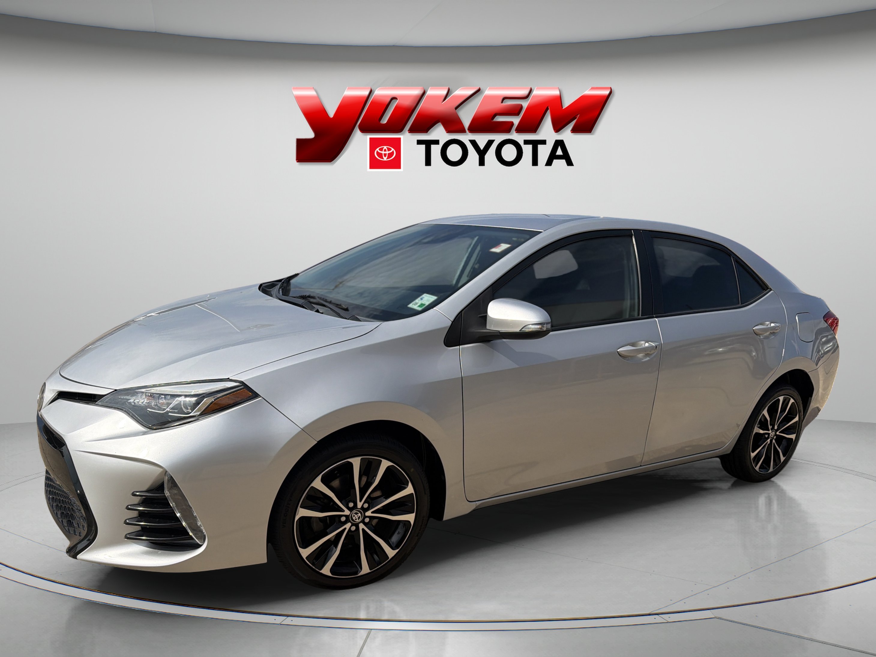 Used 2017 Silver Toyota SE image 1