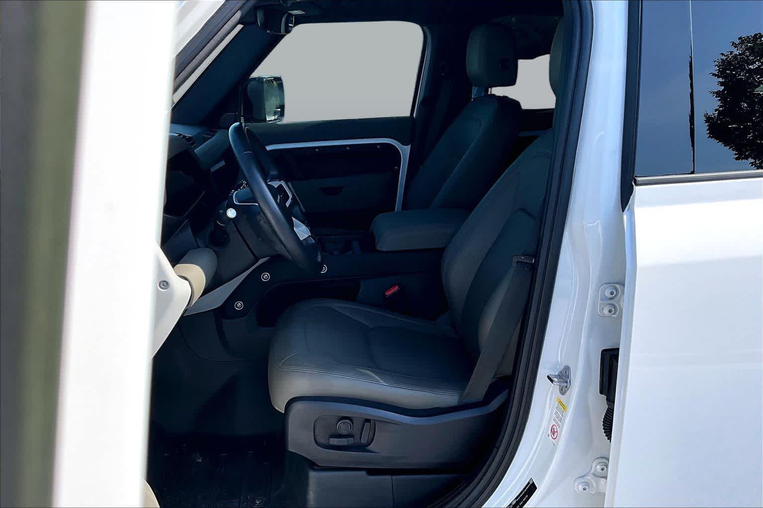 Used 2023 Fuji White Land Rover S image 7