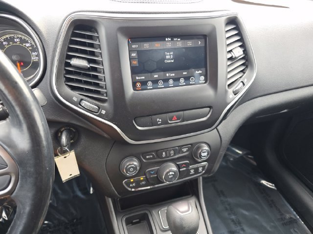 Used 2020 Bright White Clearcoat Jeep Latitude image 35