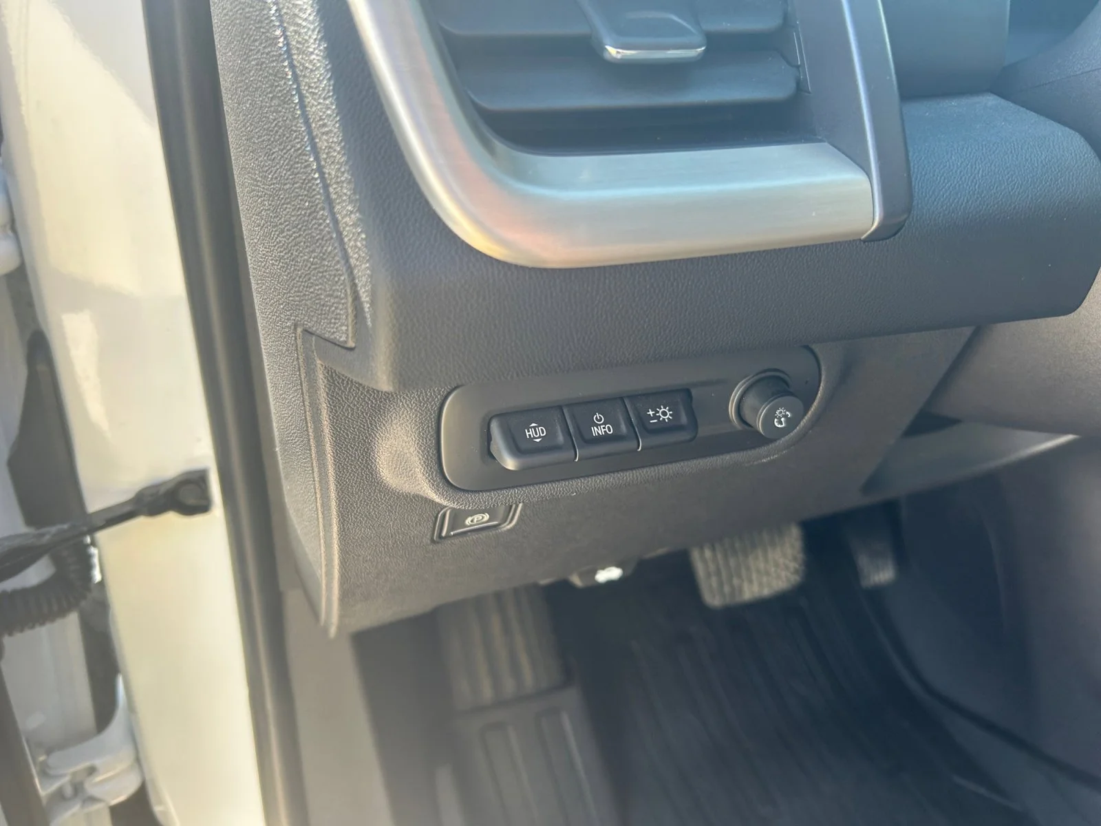 Used 2024 White GMC Denali AWD image 16
