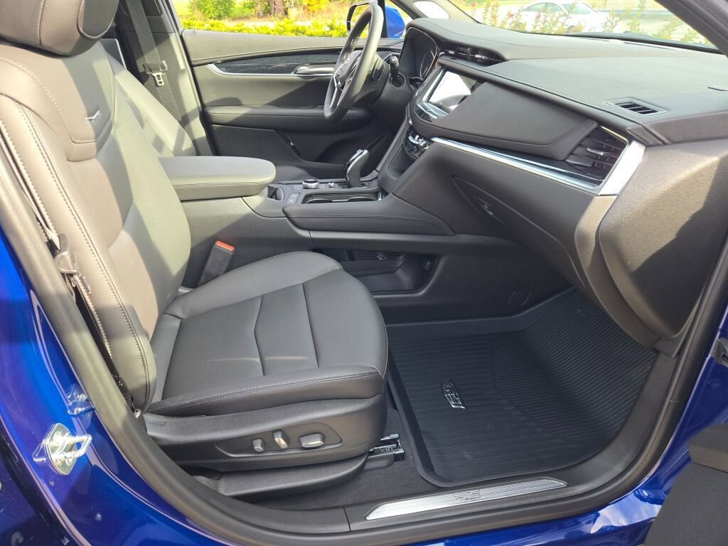 New 2025 Opulent Blue Metallic Cadillac Premium Luxury image 6