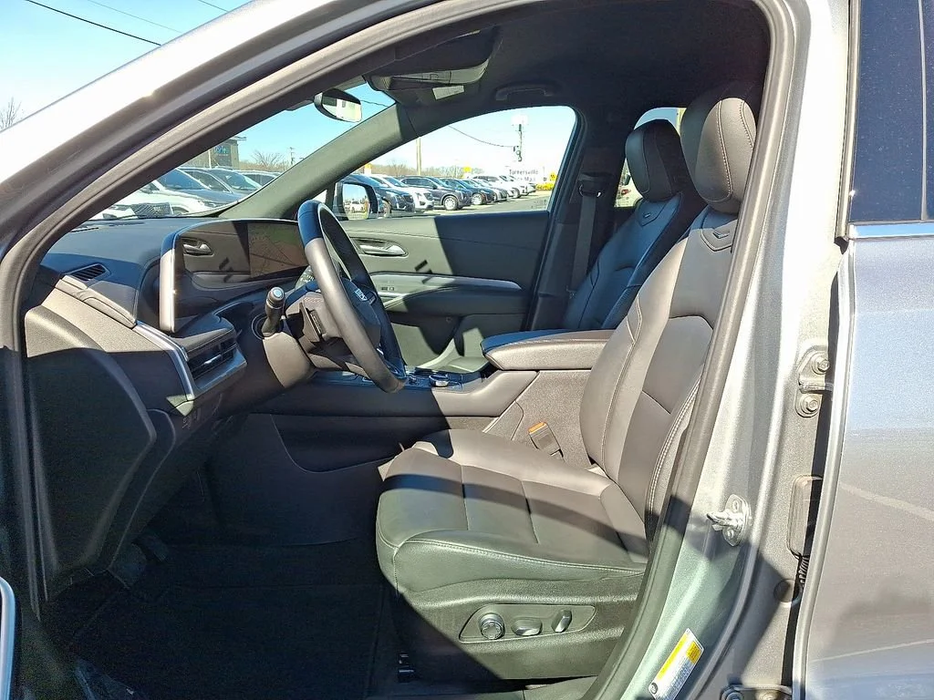 2025 Cadillac XT4 Premium Luxury - Photo 14