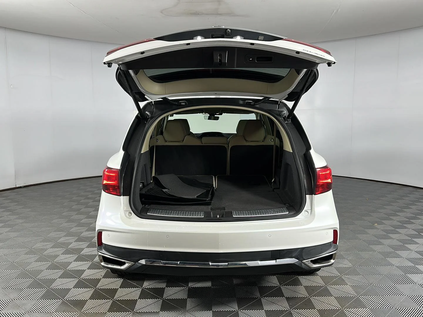 Used 2020 Platinum White Pearl Acura SH-AWD w/Tech image 23