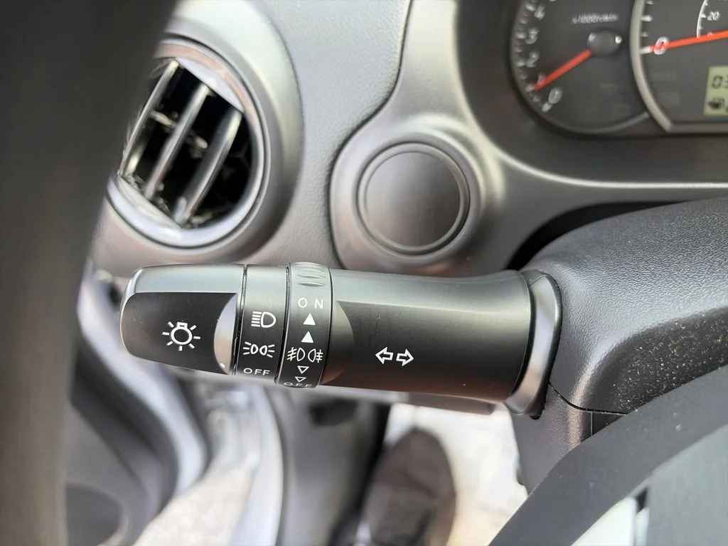 Used 2024 Silver Mitsubishi ES image 32